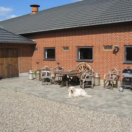 Den Gamle Kostald Bed and Breakfast 2*